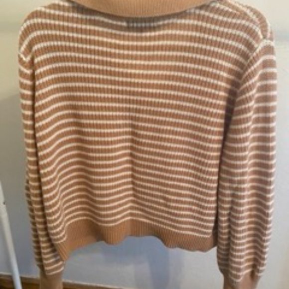 Embossed Striped Sweatshirt Size Large - Picture 2 of 5